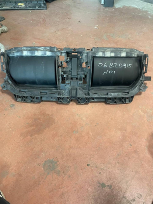 5A112F816 / 5A112F8 BMW X1 U11 ÖN PANJUR ARKA MASKESİ | MOTOLAND