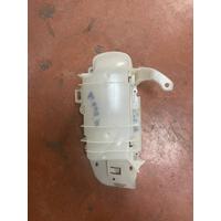 61139330542 / 9330542 BMW 5 SERİSİ G30 SİGORTA KUTUSU BRAKETİ