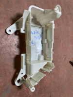61145A1D5D9 / 5A1D5D9 BMW 5 SERİSİ G60 SİGORTA KUTUSU BRAKETİ | MOTOLAND