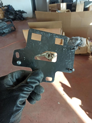 6631 6883737 01 BMW M4 ÖN MESAFE SENSÖRÜ PARÇASI