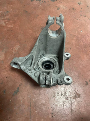 6876645 BMW F40 F49 MİNİ F54 F60 SOL ÖN TAŞIYICI | MOTOLAND