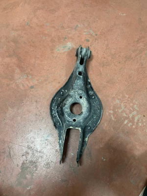 688469401 / 6884694 BMW 3 SERİSİ G20 G22 ARKA TABLA | MOTOLAND