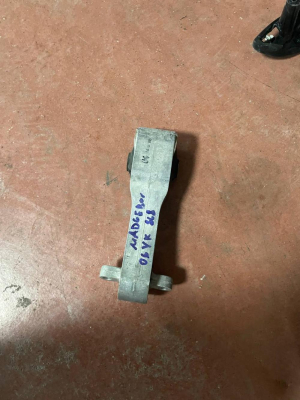 6885786 BMW X1 F48 MOTOR STABİLİZATÖR BAĞLANTISI | MOTOLAND