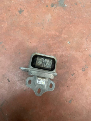 6886197 / 688619704 BMW 2 SERİSİ F44 MOTOR TAKOZU | MOTOLAND