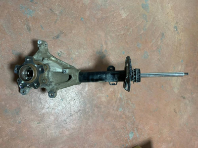 689018082 BMW X1 U11 SAĞ ÖN TAŞIYICI VE AMORTİSÖR | MOTOLAND