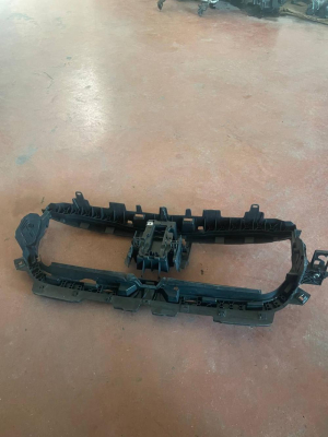 7011116 BMW X1 U11 IZGARA ÇERÇEVESİ | MOTOLAND