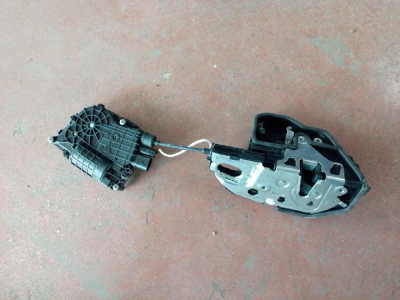 7185692 BMW 5 SERİSİ F10 SAĞ ÖN KAPI KİLİDİ YAVAŞ KAPALI 3A15