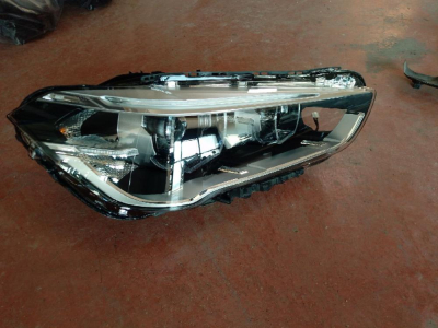 7193708 / 63117193708 BMW X1 F48 SAĞ FAR 4L21 | MOTOLAND
