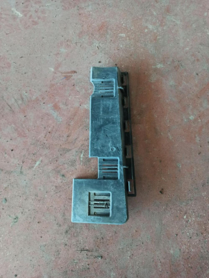7202661 / 51777202661 BMW 3 SERİ E90-91-92-93 SOL MARŞPİYEL TUTMA