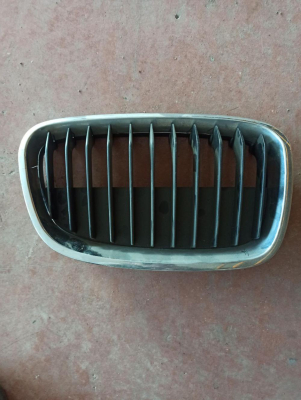 7239022 BMW 1 SERİSİ F20-21 SAĞ ÖN IZGARA 4C11