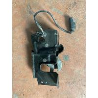 7242548 BMW 2 SERİSİ F20 F22 3 SERİSİ F30 F32 SOL KAPUT KİLİDİ | MOTOLAND