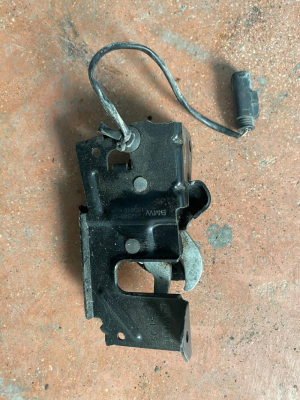 7242548 BMW 2 SERİSİ F20 F22 3 SERİSİ F30 F32 SOL KAPUT KİLİDİ | MOTOLAND