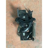 7242549 BMW 2 SERİSİ F20 F22 3 SERİSİ F30 F32 SAĞ KAPUT KİLİDİ | MOTOLAND