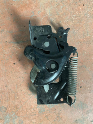 7242549 BMW 2 SERİSİ F20 F22 3 SERİSİ F30 F32 SAĞ KAPUT KİLİDİ | MOTOLAND
