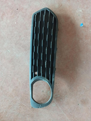 7245870 BMW 1 SERİSİ F20-21 ÖN TAMPON SAĞ FAR IZGARASI 4C11