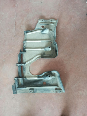 7293610 BMW 3 SERİSİ F30 ARKA TAMPON ALT MUHAFAZA 4C18