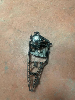 7296457 MİNİ COOPER F55 F56 KAPI KOLU TAŞIYICI BRAKETİ