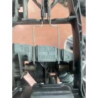 7296457 MİNİ COOPER F55 F56 KAPI KOLU TAŞIYICI BRAKETİ