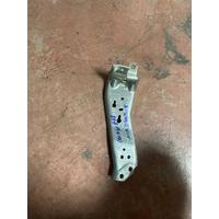730158513 BMW 2 SERİSİ F45 ÖN TAMPON DİKEY DESTEK PARÇASI