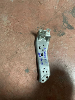 730158513 BMW 2 SERİSİ F45 ÖN TAMPON DİKEY DESTEK PARÇASI