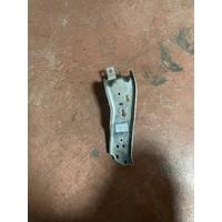 730158513 BMW 2 SERİSİ F45 ÖN TAMPON DİKEY DESTEK PARÇASI