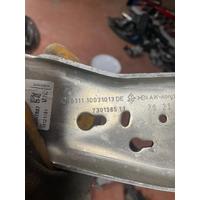 730158513 BMW 2 SERİSİ F45 ÖN TAMPON DİKEY DESTEK PARÇASI