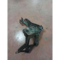 7302532 BMW 2 SERİSİ F46 FAR DESTEK BRAKETİ | MOTOLAND 4H13