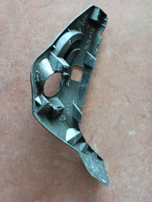 7303794 BMW X1 ÖN SAĞ SİS FARI PARÇASI
