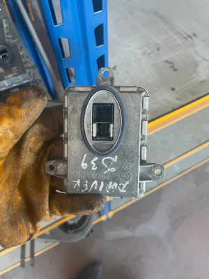 7317408 BMW 5 SERİSİ F10 F11 XENON FAR BEYNİ | MOTOLAND