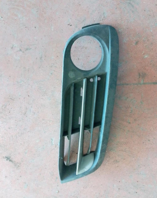 7331736 / 51117331736 BMW 5 SERİSİ F10 SİS FARI ÇERÇEVESİ 4G9