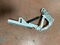 7336700 BMW 1 SERİSİ F20 SAĞ KAPUT MENTEŞESİ | MOTOLAND