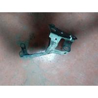 7349617 BMW 5 SERİSİ G30 G31 F90 ÖN SOL YAN PANEL BRAKETİ 4İ24