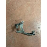 734961819 / 7349618 BMW 5 SERİSİ G30 KANAT MONTAJ BRAKETİ