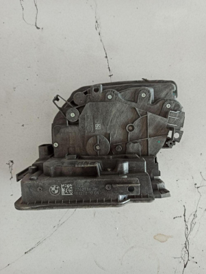 7362786 BMW X5 ARKA KAPI KİLİDİ
