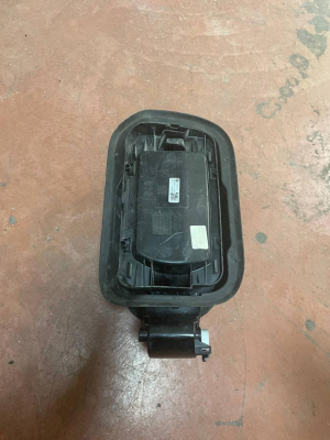 738793910 / 7387939 BMW 5 SERİSİ G30 DEPO KAPAĞI | MOTOLAND