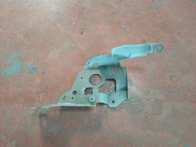 7419402 BMW 3 SERİSİ G20 ÖN SAĞ ÇAMURLUK BRAKETİ 4D23 | MOTOLAND