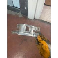 742222306 / 7422223 BMW 3 SERİSİ G20 SOL MONTAJ BRAKETİ