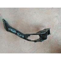 7426633 BMW 2 SERİSİ SOL FAR YUVASI PARÇASI