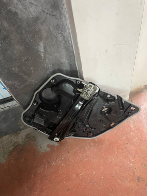 743223517 / 7432235 BMW 3 SERİSİ G20 ELEKTİRİKLİ CAM REGÜLATÖRÜ