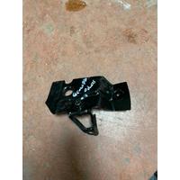 7437505 / 21237329 BMW 5 SERİSİ G60 SOL ÖN ÇAMURLUK TUTUCU | MOTOLAND