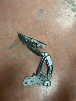 7450590 BMW 4 SERİSİ G26 KAPUT MENTEŞESİ | MOTOLAND