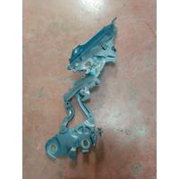 7450923 BMW 1 SERİSİ F40 KAPUT MENTEŞESİ | MOTOLAND