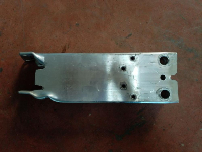 7459887 BMW 1 SERİSİ F40 TAMPON DEMİRİ | MOTOLAND