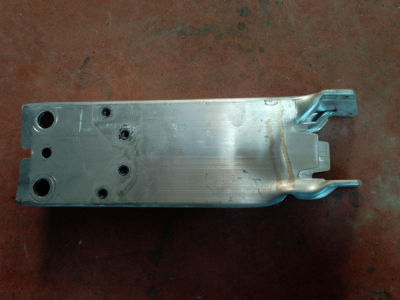 7459888 BMW 1 SERİSİ F40 TAMPON DEMİRİ | MOTOLAND