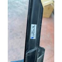 7465150 BMW 3 SERİSİ G20 ÖN SAĞ CAM ÇITASI SİYAH | MOTOLAND