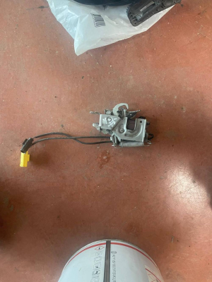 7468349 BMW F40-F44-G20-G21 KAPUT KİLİDİ | MOTOLAND