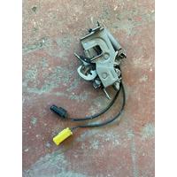 7468349 BMW F40 F44 G20 SOL KAPUT KİLİDİ | MOTOLAND