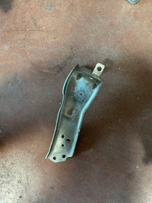 749808501 MİNİ COOPER COUNTRYMAN F60 SAĞ TAMPON BRAKETİ