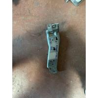 749808501 MİNİ COOPER COUNTRYMAN F60 SAĞ TAMPON BRAKETİ