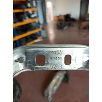 7499500 BMW4 SERİSİ ÖN V MESNET DEMİRİ